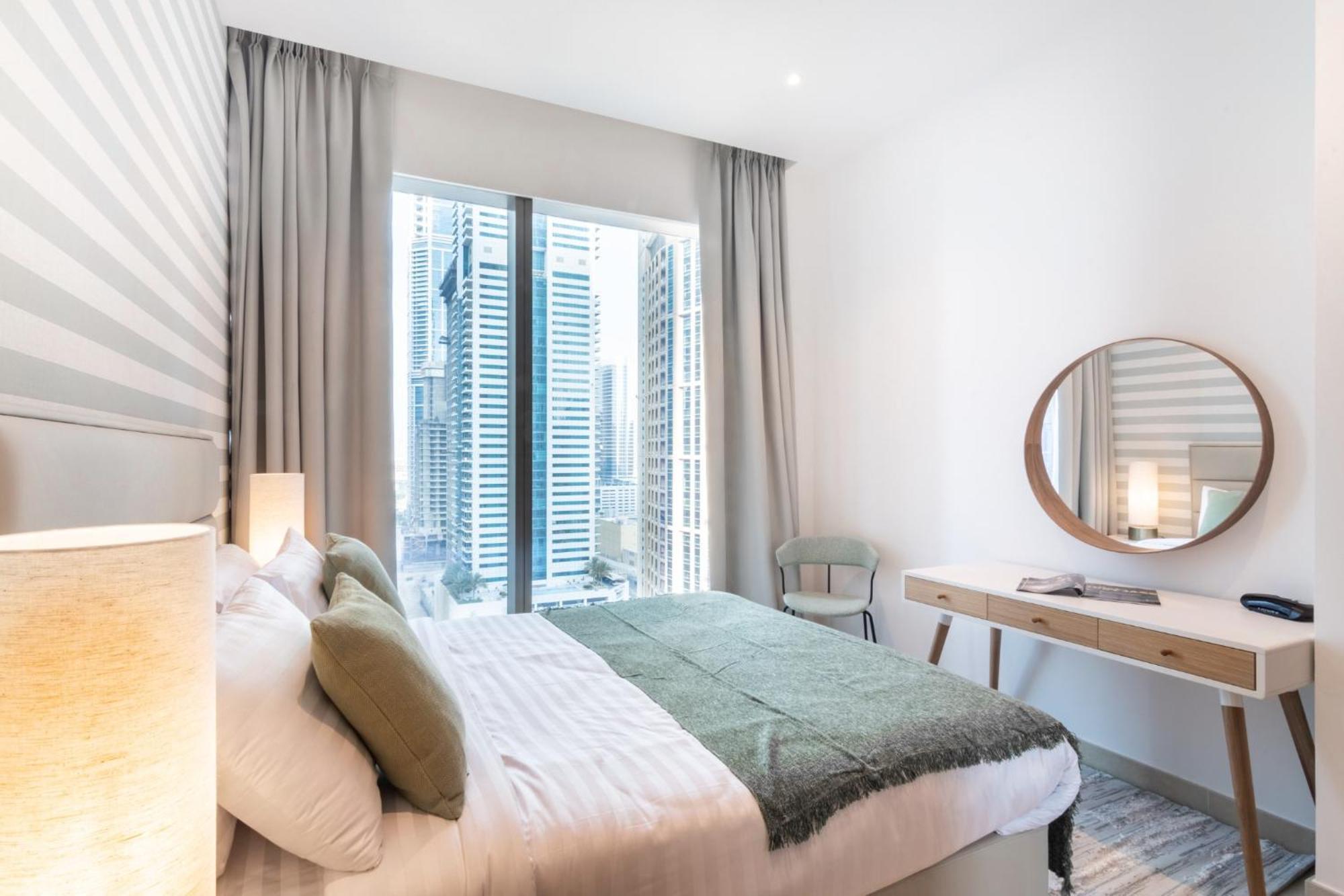 Marina Gate Cozy 1br, Pool, Gym, & Direct Marina Walk Access *